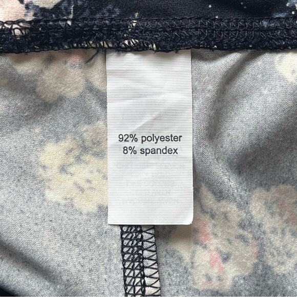 Maurices Blue Floral Patterened In Motion Cropped Leggings Size Large - Picture 3 of 10